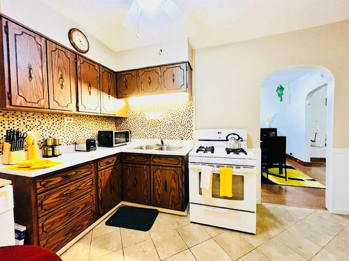 The Amber Retreat - Brooklyn Centre Comfort - Charming Space For Families, Couples & Business Travelers Near Downtown - With 300Mb Wifi, Parking & Self Check-In Cleveland Ngoại thất bức ảnh
