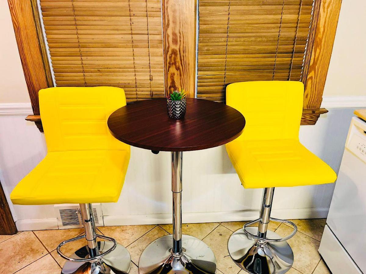 The Amber Retreat - Brooklyn Centre Comfort - Charming Space For Families, Couples & Business Travelers Near Downtown - With 300Mb Wifi, Parking & Self Check-In Cleveland Ngoại thất bức ảnh