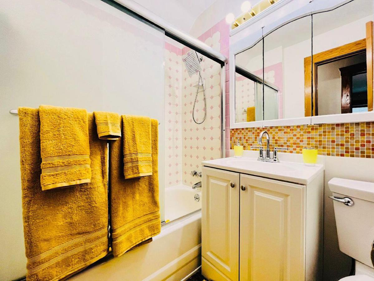 The Amber Retreat - Brooklyn Centre Comfort - Charming Space For Families, Couples & Business Travelers Near Downtown - With 300Mb Wifi, Parking & Self Check-In Cleveland Ngoại thất bức ảnh