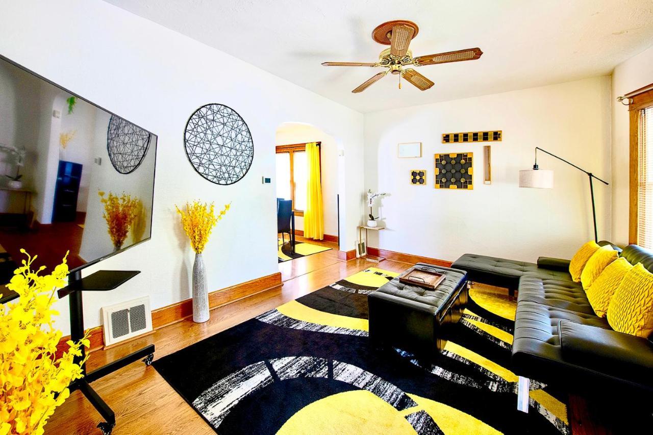 The Amber Retreat - Brooklyn Centre Comfort - Charming Space For Families, Couples & Business Travelers Near Downtown - With 300Mb Wifi, Parking & Self Check-In Cleveland Ngoại thất bức ảnh
