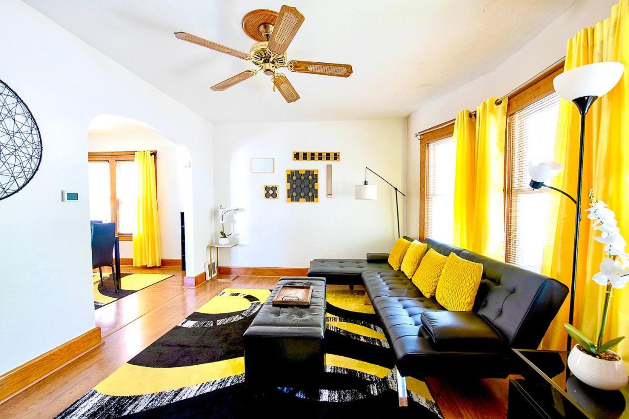The Amber Retreat - Brooklyn Centre Comfort - Charming Space For Families, Couples & Business Travelers Near Downtown - With 300Mb Wifi, Parking & Self Check-In Cleveland Ngoại thất bức ảnh