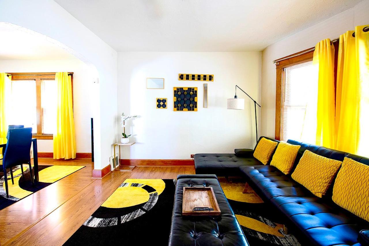 The Amber Retreat - Brooklyn Centre Comfort - Charming Space For Families, Couples & Business Travelers Near Downtown - With 300Mb Wifi, Parking & Self Check-In Cleveland Ngoại thất bức ảnh