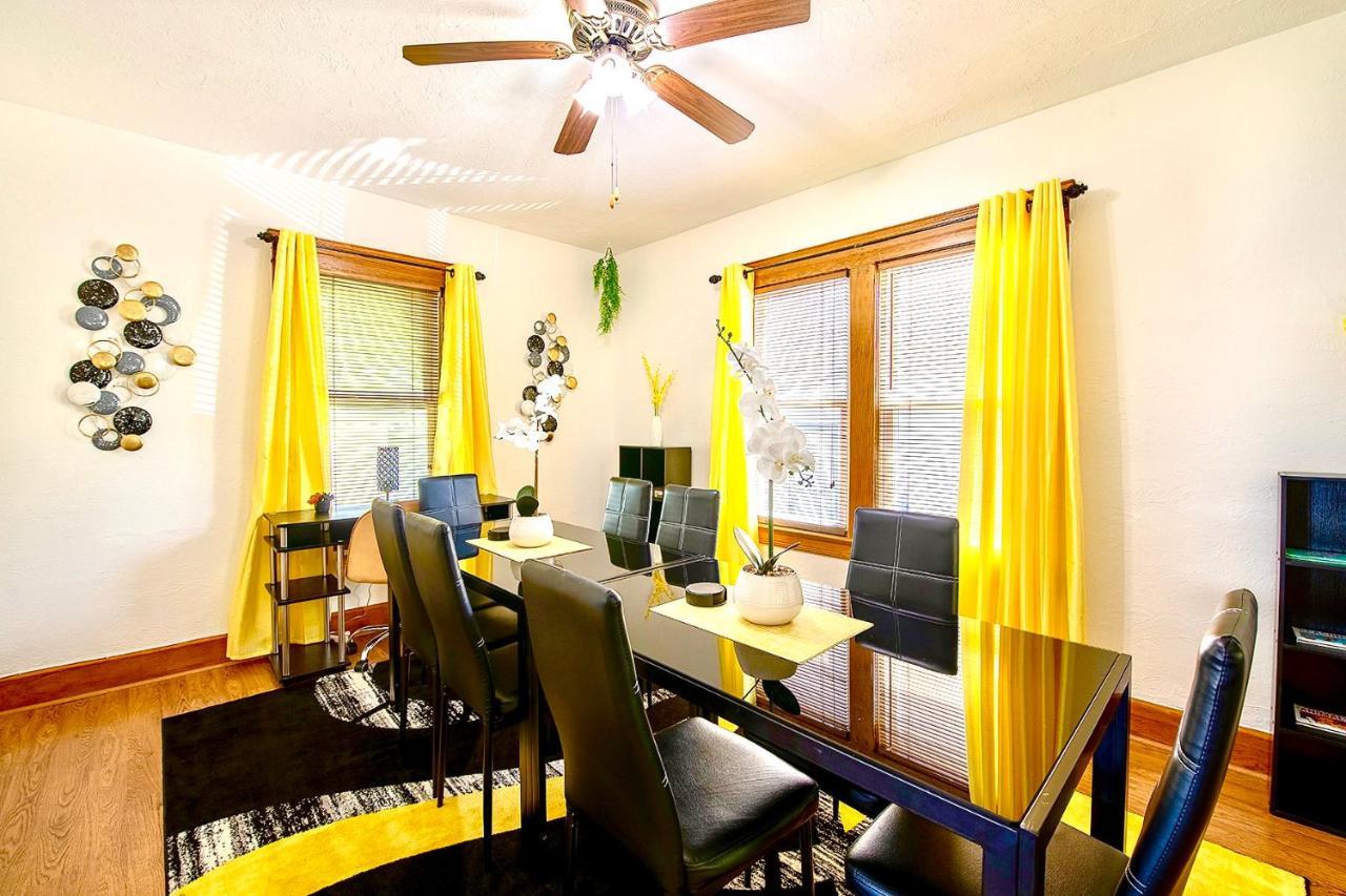 The Amber Retreat - Brooklyn Centre Comfort - Charming Space For Families, Couples & Business Travelers Near Downtown - With 300Mb Wifi, Parking & Self Check-In Cleveland Ngoại thất bức ảnh