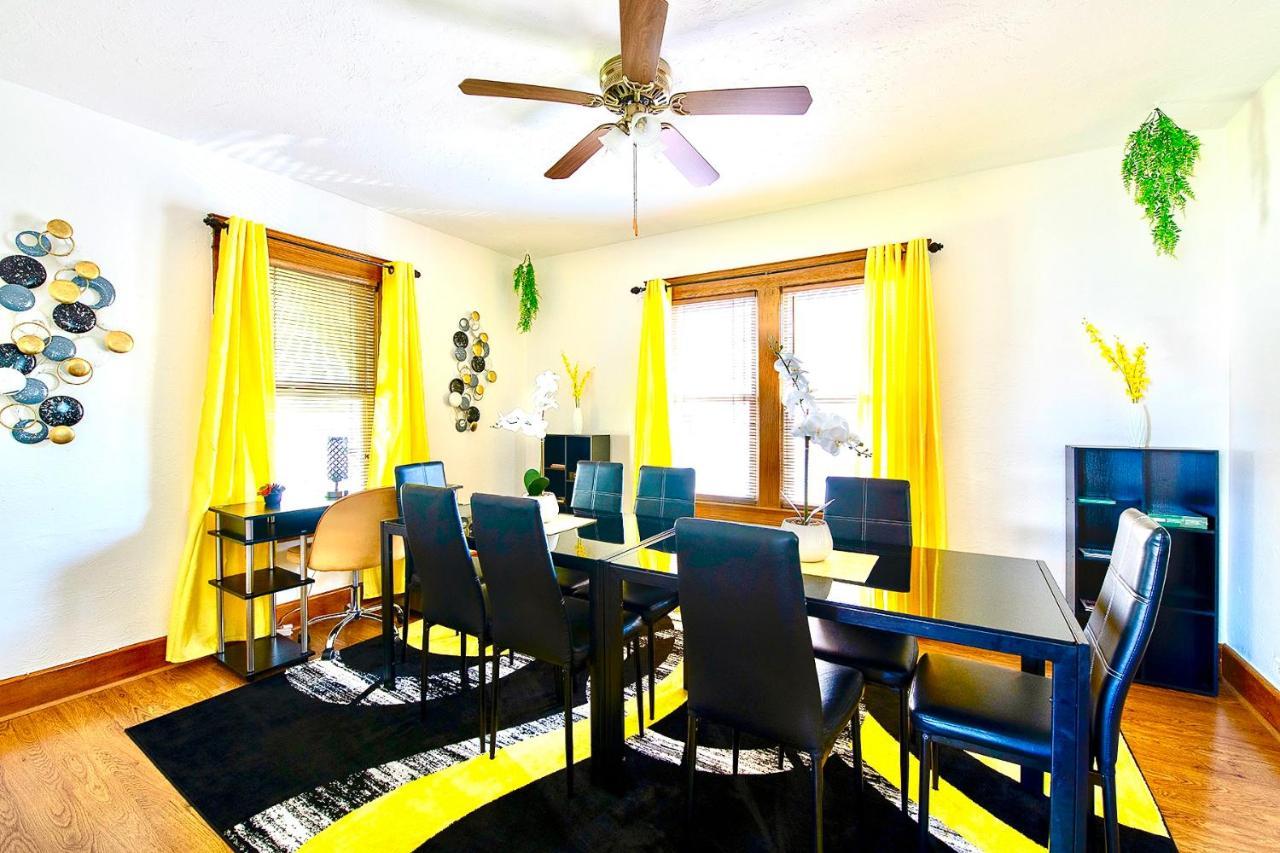 The Amber Retreat - Brooklyn Centre Comfort - Charming Space For Families, Couples & Business Travelers Near Downtown - With 300Mb Wifi, Parking & Self Check-In Cleveland Ngoại thất bức ảnh