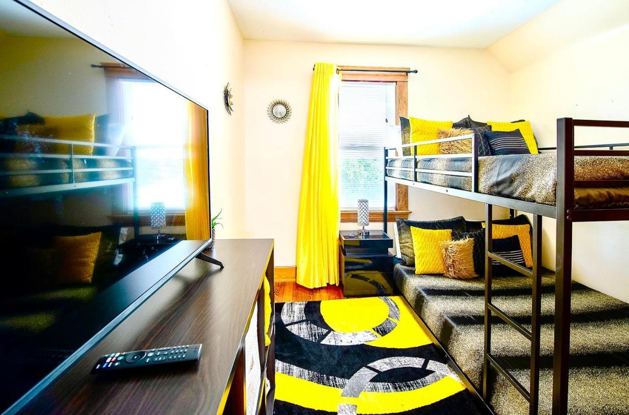 The Amber Retreat - Brooklyn Centre Comfort - Charming Space For Families, Couples & Business Travelers Near Downtown - With 300Mb Wifi, Parking & Self Check-In Cleveland Ngoại thất bức ảnh