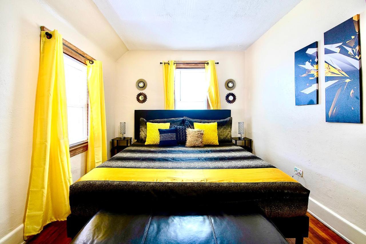 The Amber Retreat - Brooklyn Centre Comfort - Charming Space For Families, Couples & Business Travelers Near Downtown - With 300Mb Wifi, Parking & Self Check-In Cleveland Ngoại thất bức ảnh