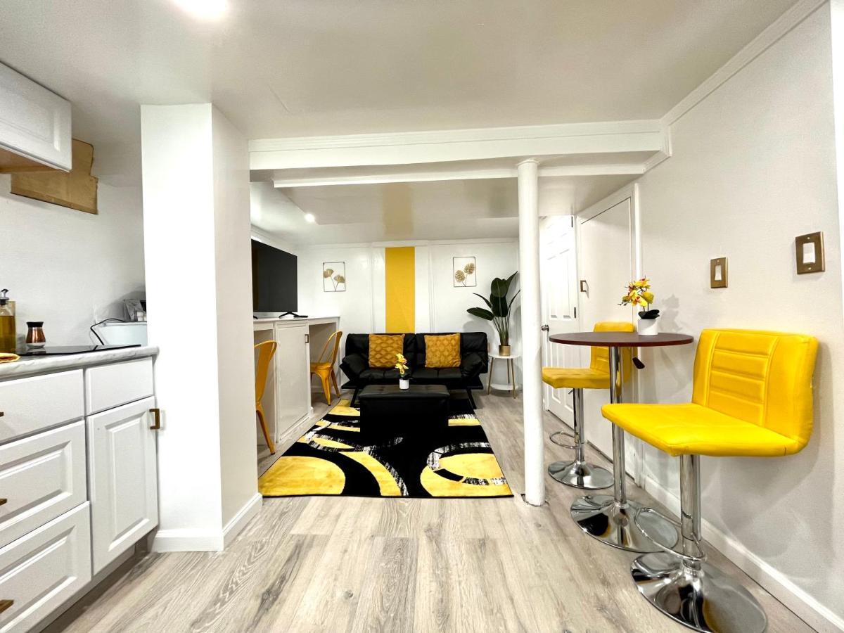 The Amber Retreat - Brooklyn Centre Comfort - Charming Space For Families, Couples & Business Travelers Near Downtown - With 300Mb Wifi, Parking & Self Check-In Cleveland Ngoại thất bức ảnh