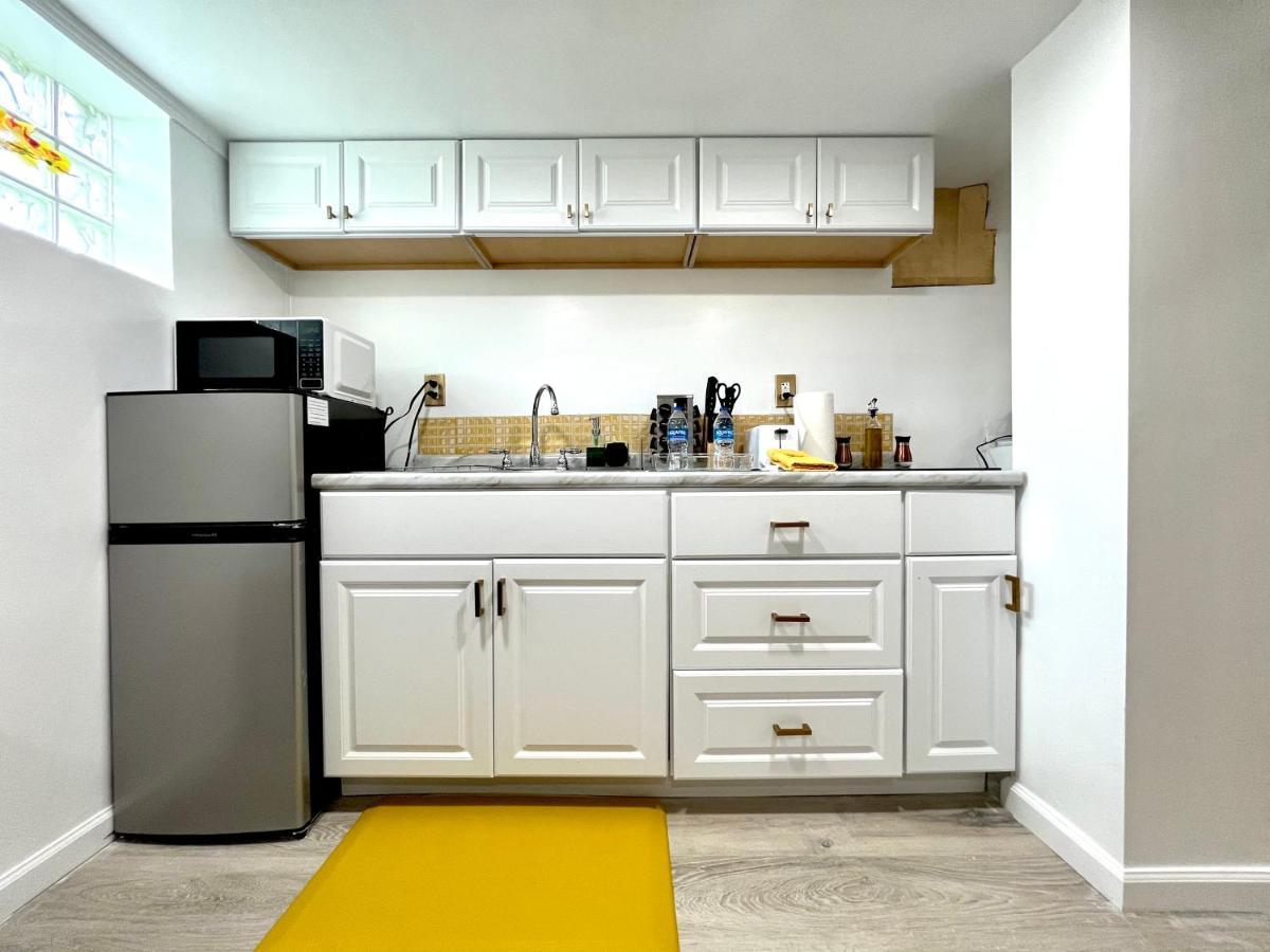 The Amber Retreat - Brooklyn Centre Comfort - Charming Space For Families, Couples & Business Travelers Near Downtown - With 300Mb Wifi, Parking & Self Check-In Cleveland Ngoại thất bức ảnh