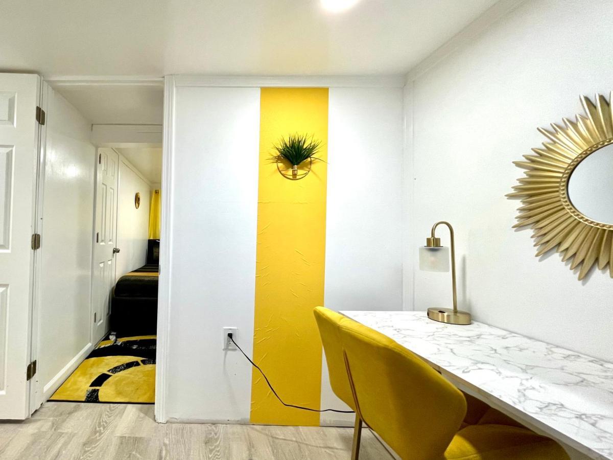 The Amber Retreat - Brooklyn Centre Comfort - Charming Space For Families, Couples & Business Travelers Near Downtown - With 300Mb Wifi, Parking & Self Check-In Cleveland Ngoại thất bức ảnh