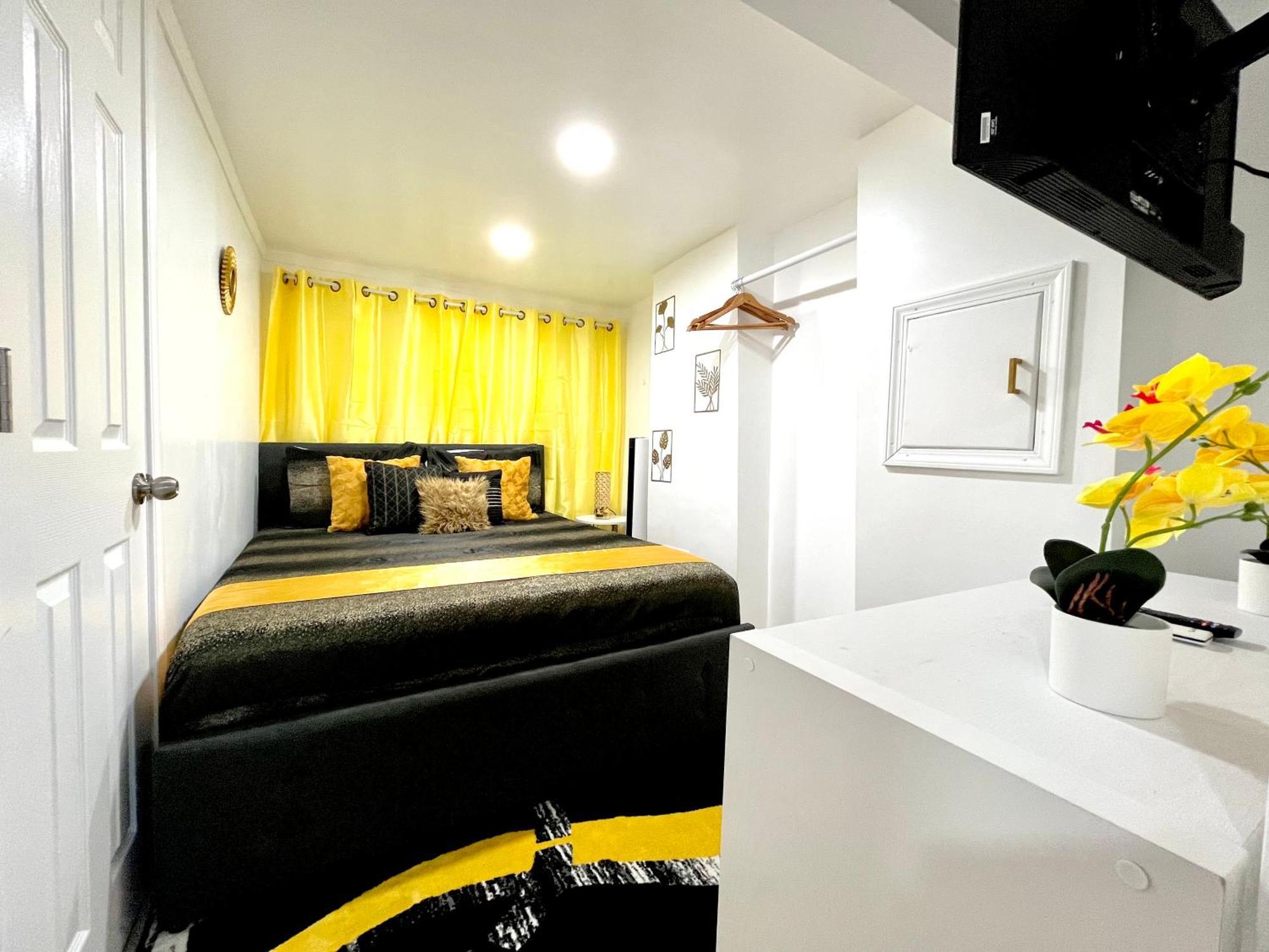 The Amber Retreat - Brooklyn Centre Comfort - Charming Space For Families, Couples & Business Travelers Near Downtown - With 300Mb Wifi, Parking & Self Check-In Cleveland Ngoại thất bức ảnh